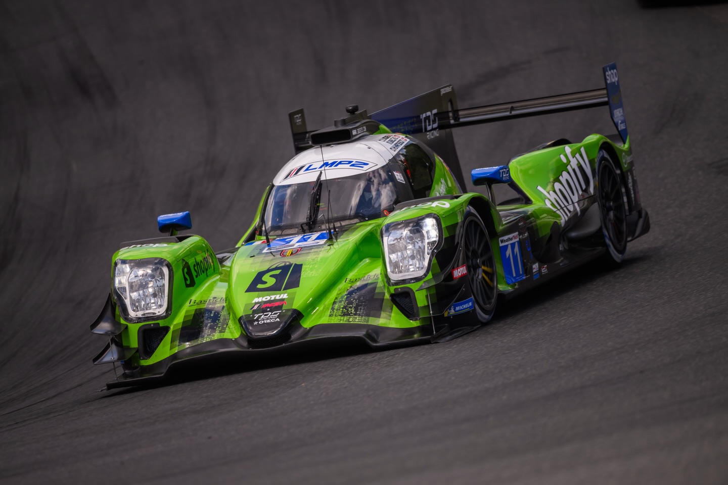 Le prototype vert n°11 de TDS Racing en piste à Mosport